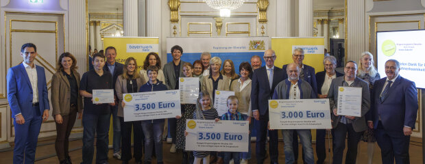 Die Preisträgerinnen und Preisträger des Bürgerenergiepreises Oberpfalz 2025.