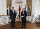 Regierungspräsident Axel Bartelt zusammen mit Josef Bauer, zweiter Bürgermeister des Marktes Nittendorf