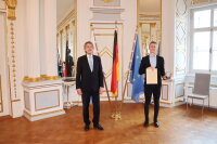 Regierungspräsident Axel Bartelt und Daniel Berzl Regierungspräsident Axel Bartelt und Daniel Berzl