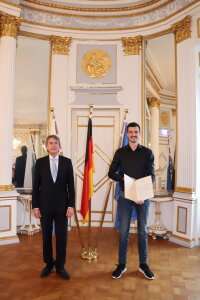 Regierungspräsident Axel Bartelt (li.) mit Andreas Igl Regierungspräsident Axel Bartelt (li.) mit Andreas Igl