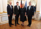 Regierungspräsident Walter Jonas, Staatssekretär Sandro Kirchner, die neue Regierungsvizepräsidentin Christiane Zürn und der ehemalige Regierungsvizepräsident Florian Luderschmid (v.li.)