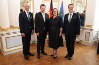 Regierungspräsident Walter Jonas, Staatssekretär Sandro Kirchner, die neue Regierungsvizepräsidentin Christiane Zürn und der ehemalige Regierungsvizepräsident Florian Luderschmid (v.li.)