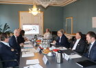 Bildunterschrift: Vertreter der Regierung der Oberpfalz und der Arbeitsagenturen diskutieren über die aktuelle Situation am bayerischen Arbeitsmarkt. 