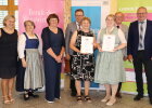 Absolventinnen aus Roth (Mittelfranken) mit den Ehrengästen