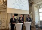 Podiumsdiskussion mit Regierungspräsident Walter Jonas, Bezirkstagspräsident Franz Löffler und dem stv. Bezirkshauptmann Martin Martin Rybár (v.li.)
