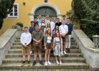 Abschluss mit Stolz: Die Absolventinnen und Absolventen der landwirtschaftlichen Ausbildung aus der Region versammelten sich nach der Freisprechungsfeier in Weiden/Almesbach zum gemeinsamen Erinnerungsfoto.